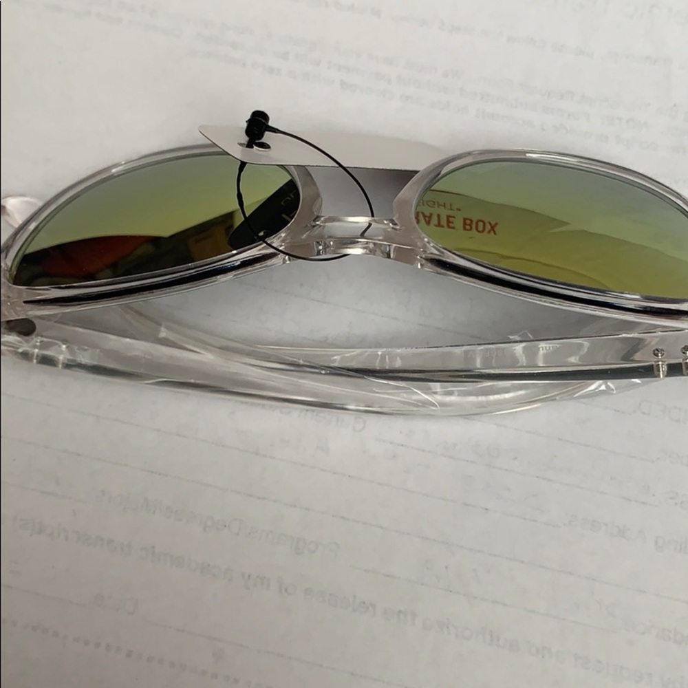 Sunglasses(Unisex) - Picture 3 of 3